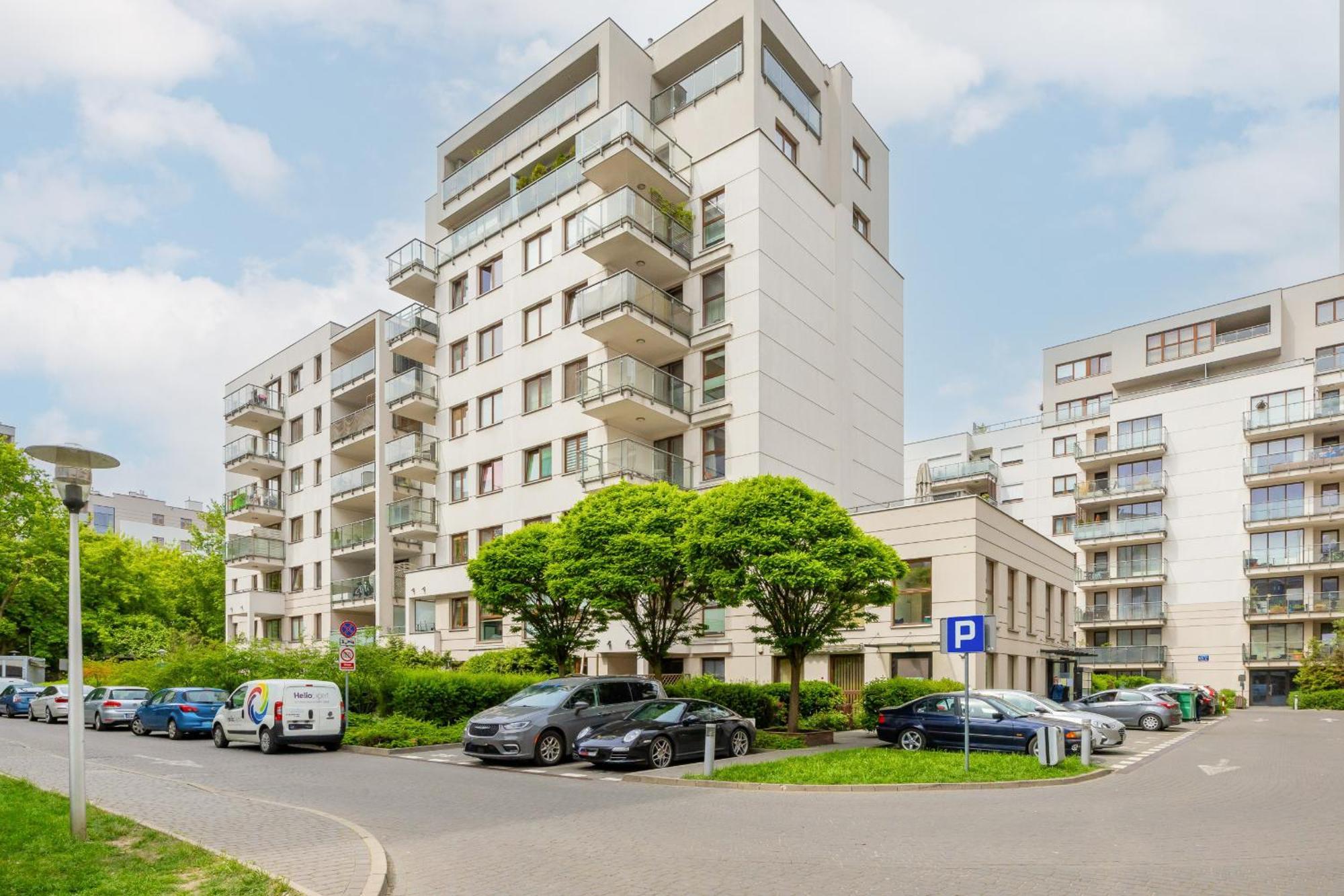 City Apartment With Parking Near Metro Mlociny By Noclegi Renters Varsavia Esterno foto