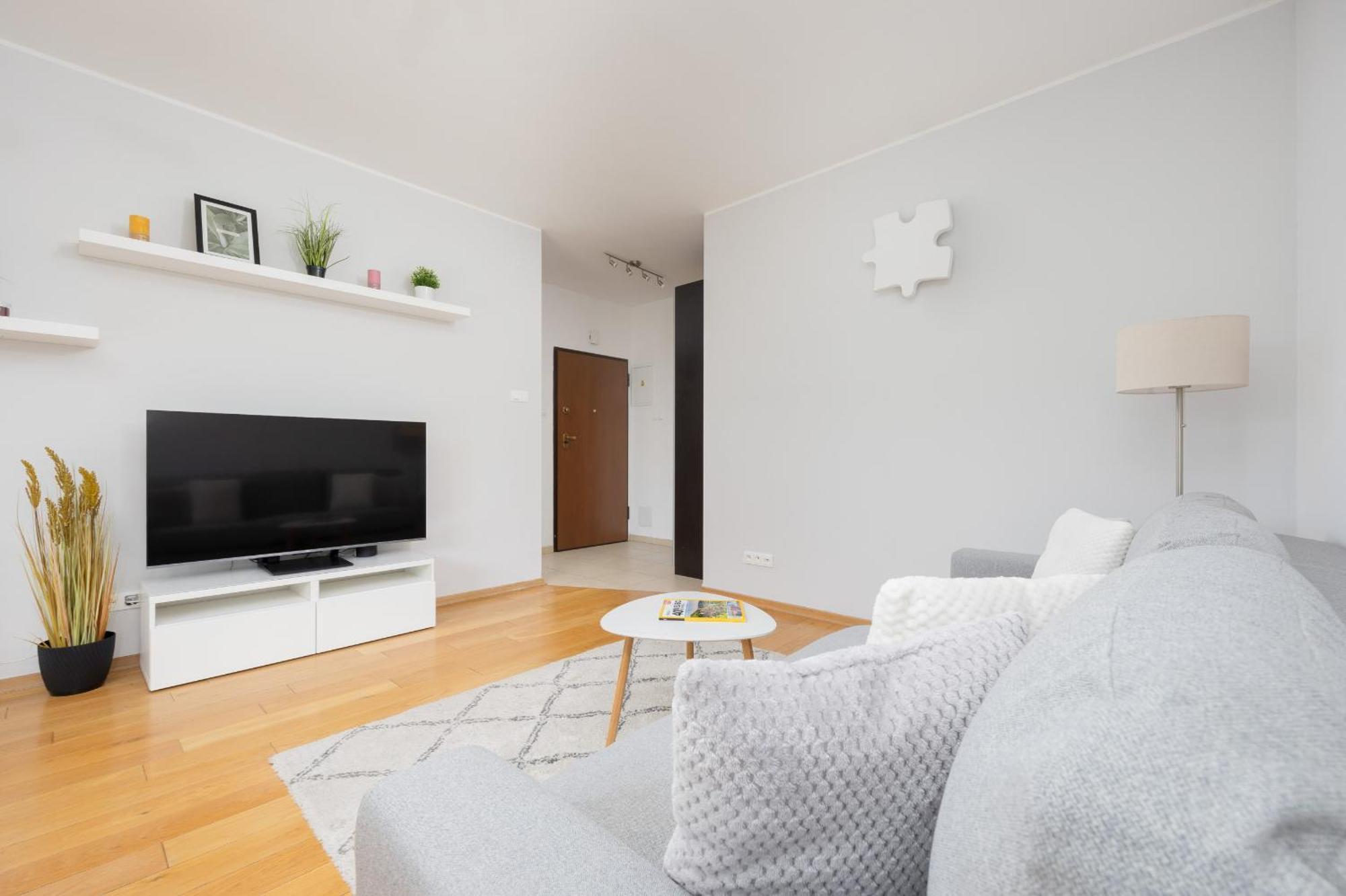 City Apartment With Parking Near Metro Mlociny By Noclegi Renters Varsavia Esterno foto