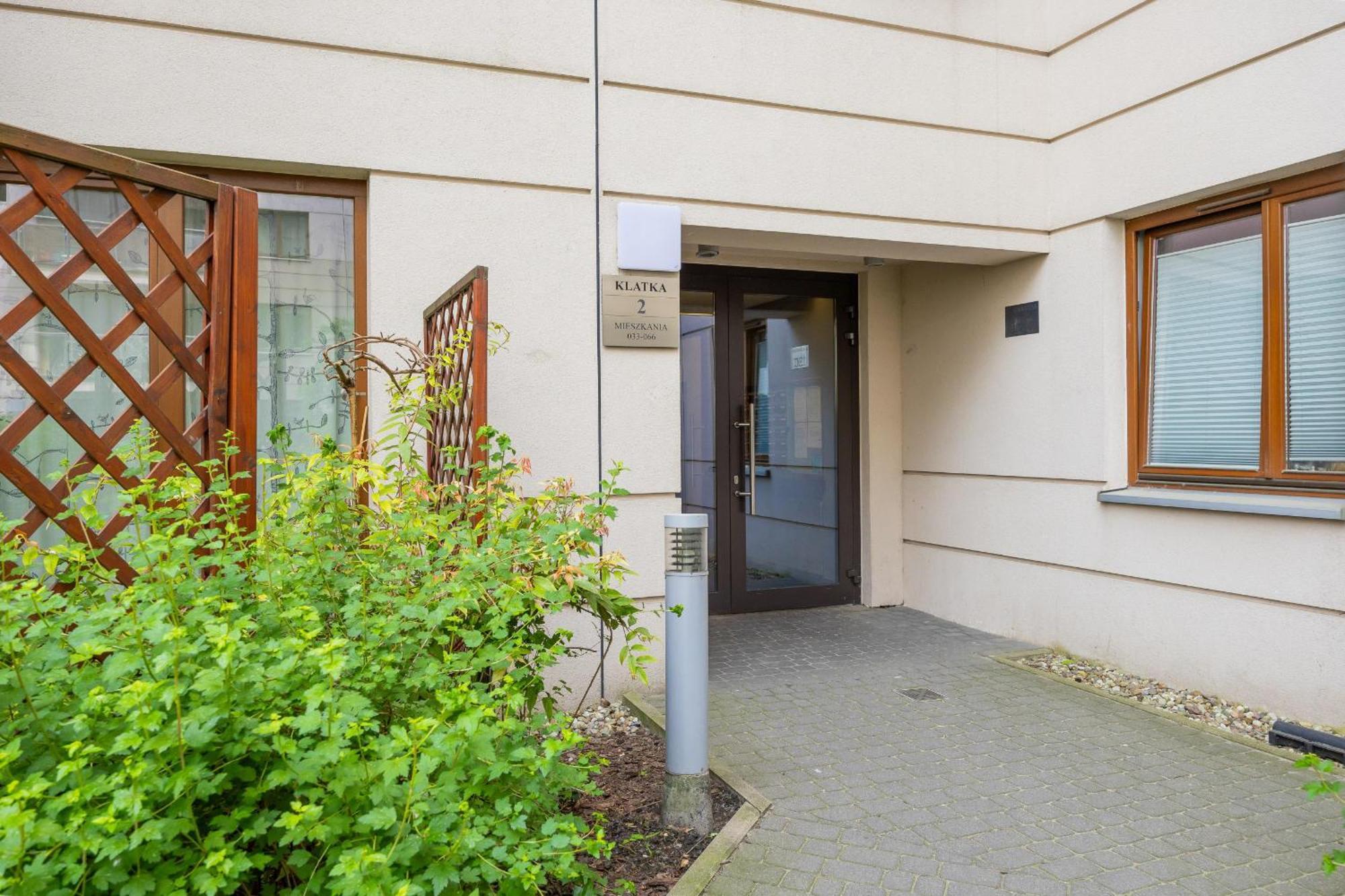 City Apartment With Parking Near Metro Mlociny By Noclegi Renters Varsavia Esterno foto